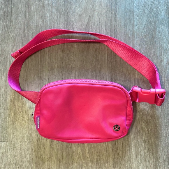 Lululemon hot pink fanny pack O/S - Picture 1 of 3